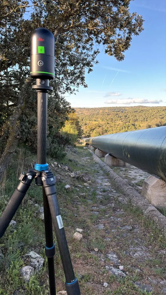 Leica BLK360 escaneando conducciones exteriores